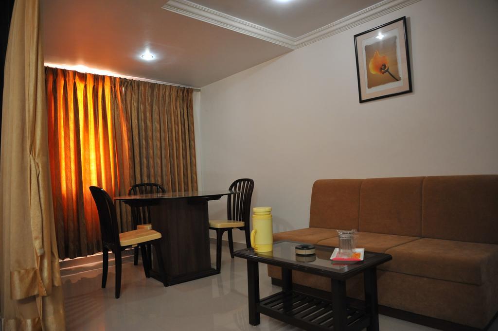Hotel Alpha Vadodara Room photo